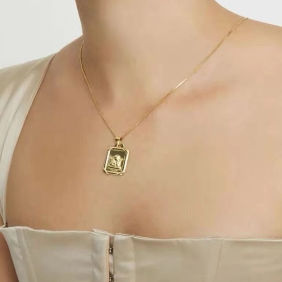 New 18k Gold Stainless Steel Angel Pendant Necklace - Picture 2 of 10